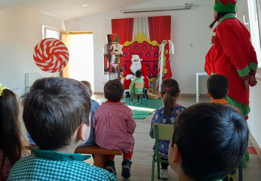 Papá Noel visita as escolas da Pobra